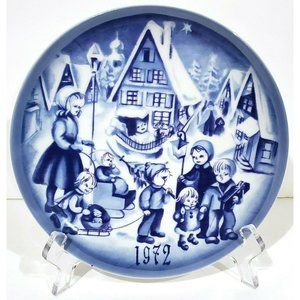 Norcrest China WINTER CHRISTMAS 1972 DECORATOR WALL PLATE blue white H Saji X556